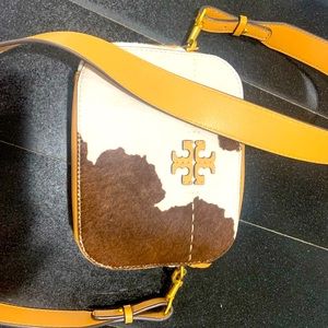 Great condition cow, real leather, crossbody.
